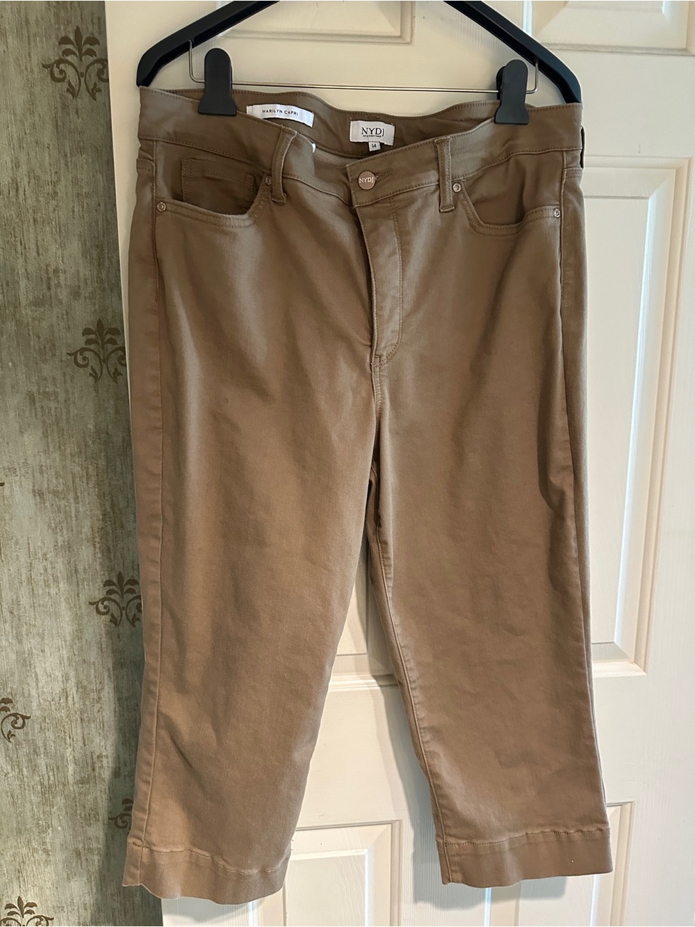 This season, worn twice, mocha shade NYDJ capris - Picture 3 of 4